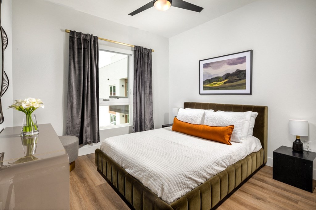 a bedroom with a bed and a window a bedroom with a bed and a window at VORA LUX, San Diego, CA