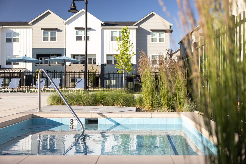 A swimming pool in front of a building with a number 3 on it.