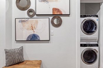 215 East State Street Studio-2 Beds Apartment for Rent - Photo Gallery 6