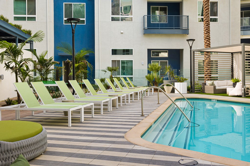 the pool at the courtyard hotel