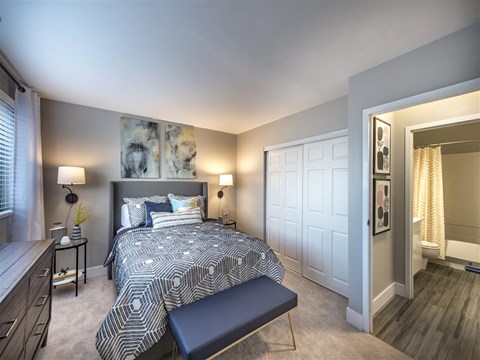 Large Bedroom En-Suite Bathroom at The 6Hundred, Worcester