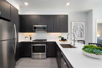 Fully Equipped Kitchen Fully Equipped Kitchen at MV Apartments, Mountain View, CA - Photo Gallery 5