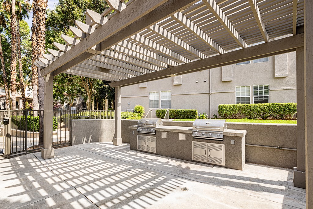 Exterior BBQs at Marquessa Villas Apartments