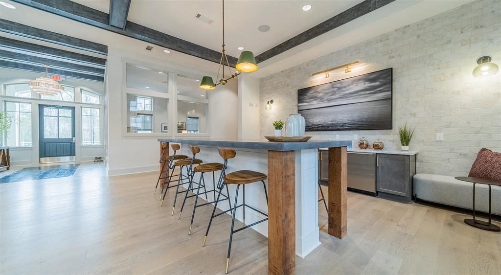 a kitchen or kitchenette at chic hollywood home central to everything