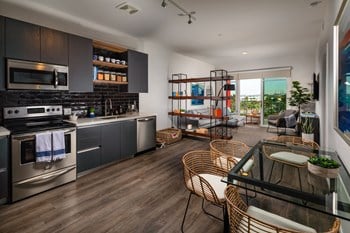 442 West Ocean Blvd Studio-2 Beds Apartment for Rent - Photo Gallery 6