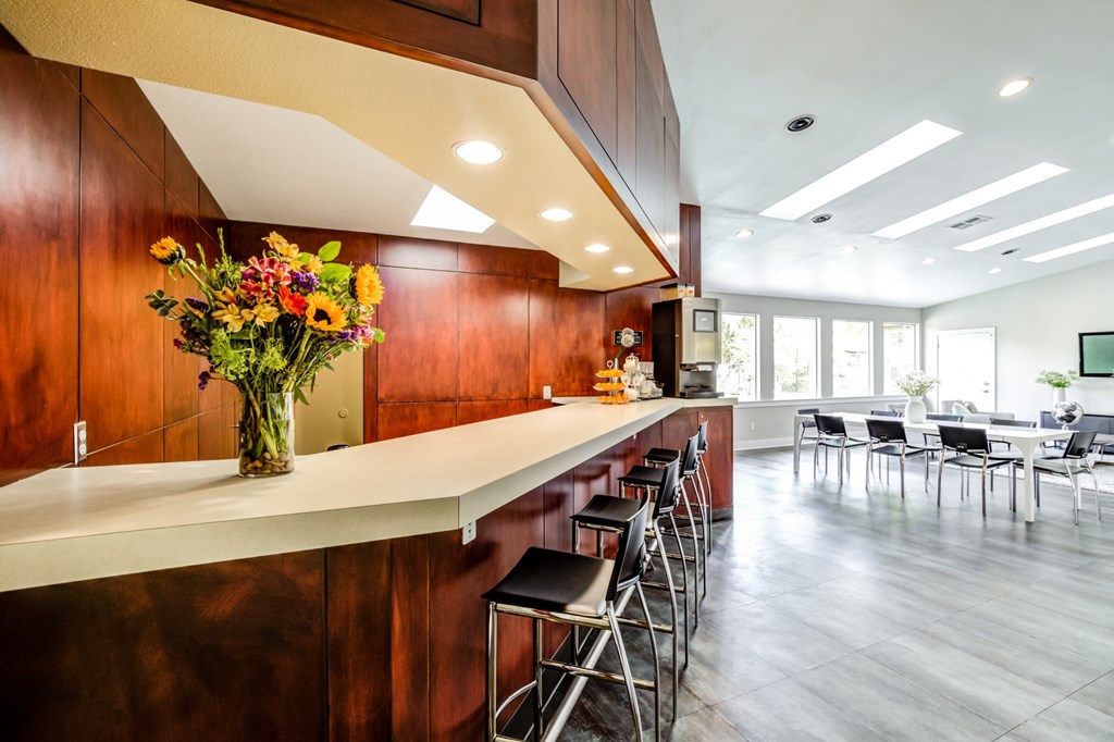 Coffee Lounge with Free Wi-Fi