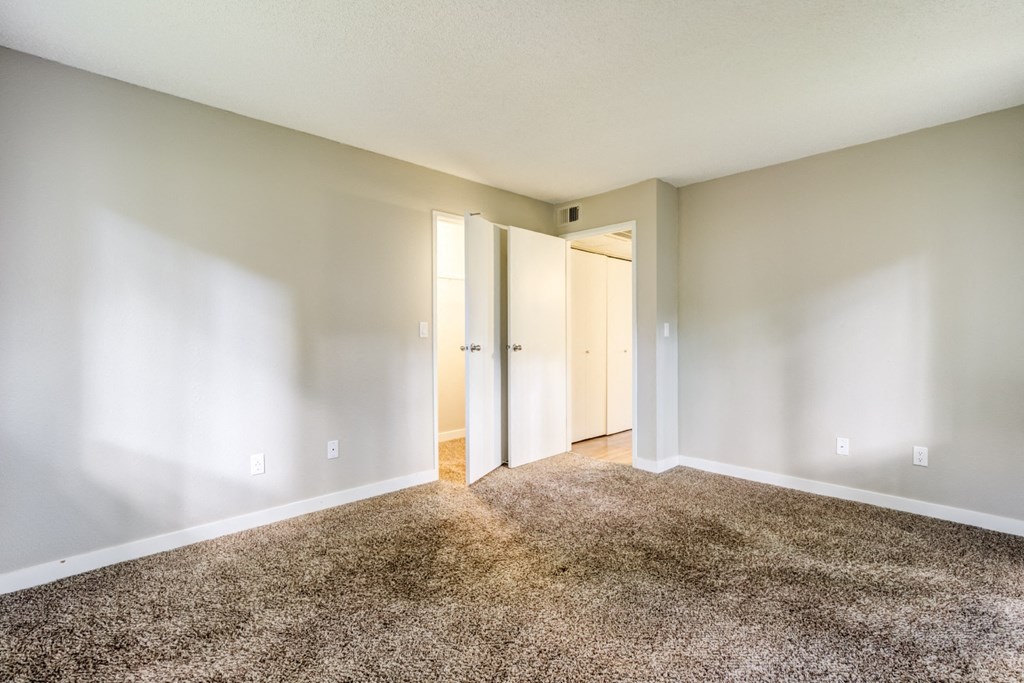 Throughtful bedroom layout