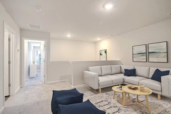 Loft area with lounging space (Virtually staged) - Photo Gallery 6