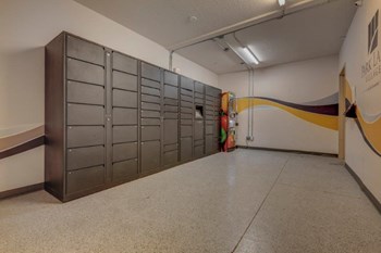 Package Hub with digital parcel lockers - Photo Gallery 23