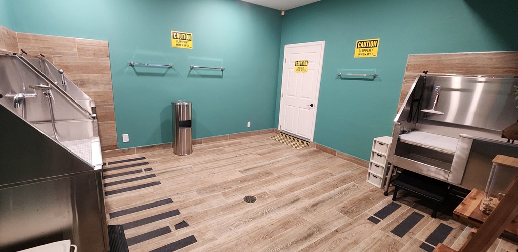 Pet Grooming station at The Summit at Flagstaff, Flagstaff