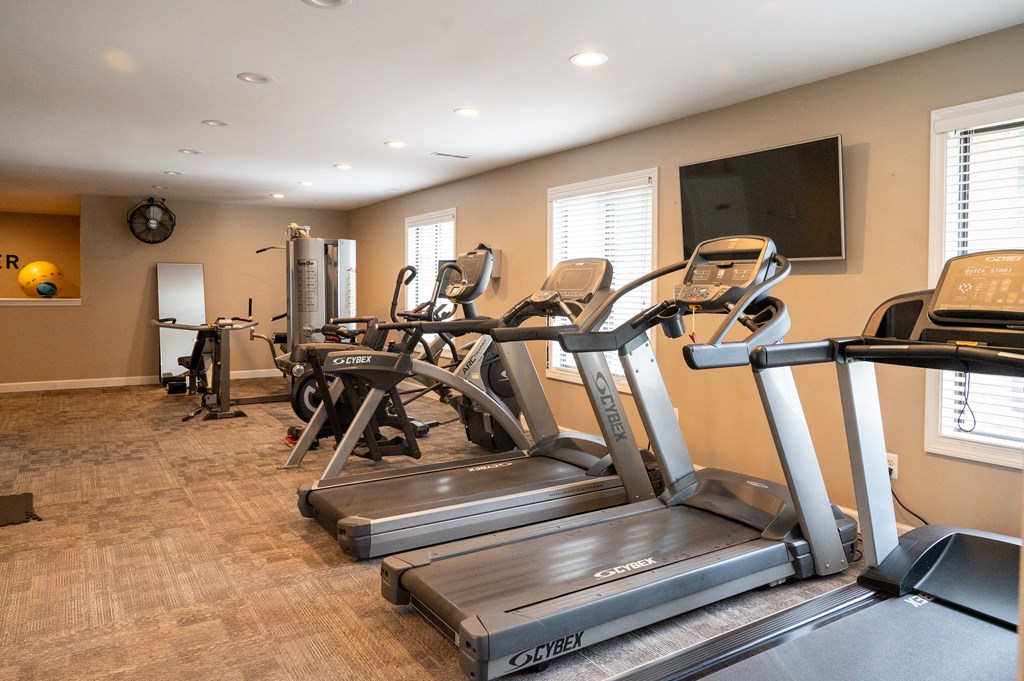 the gym at the shiloh green apartments in kennesaw, ga