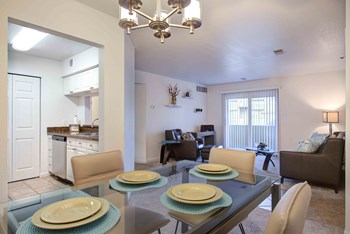 Dining Area - Photo Gallery 4