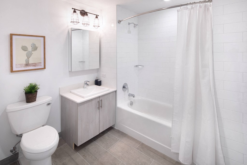 Revetment House Modern Bathroom