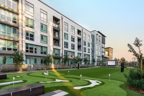 outdoor putting green