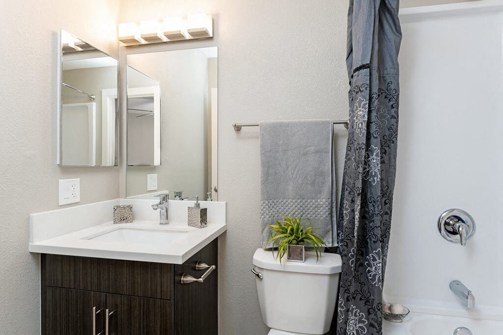 Renovated JR 1BR 1st Floor at Village Square, La Jolla, 92037