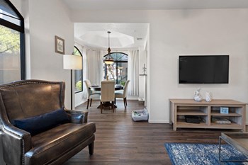 Living Room - Photo Gallery 5