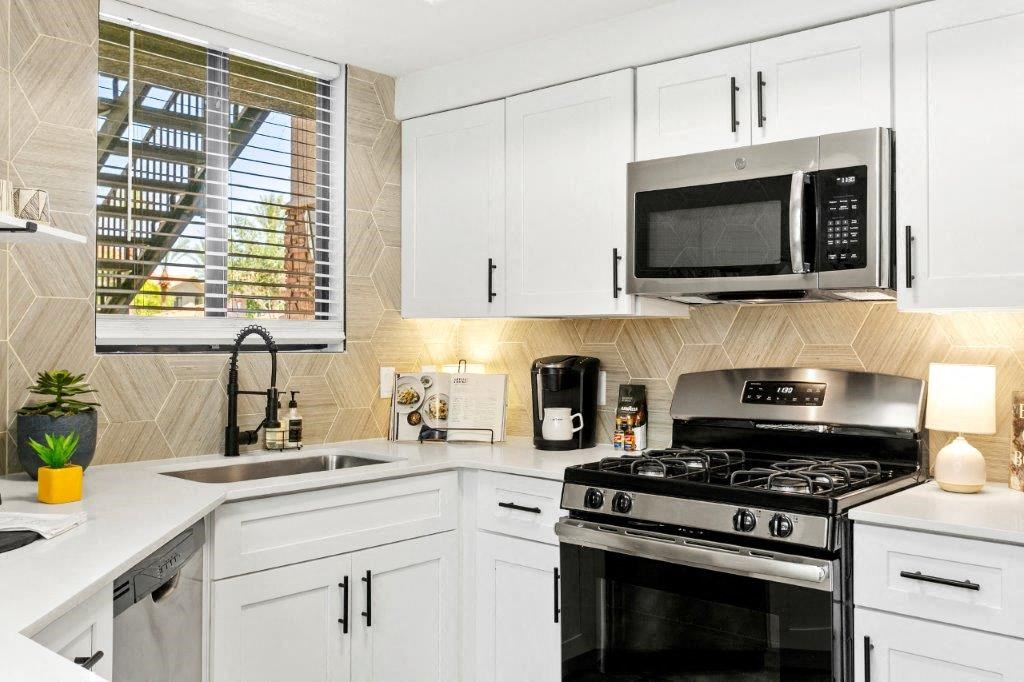 San Portella, Tempe, AZ, Kitchen