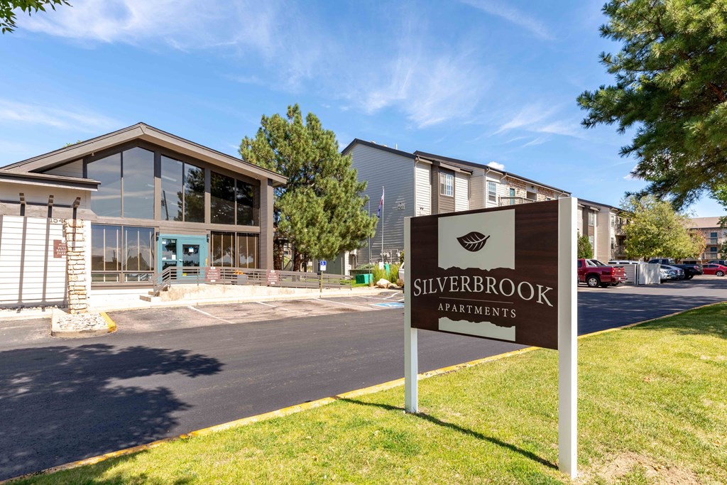 the street sign for silver brook in front of a building
