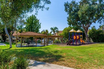 outdoor picnic area  at Softwind Point, Vista, 92081 - Photo Gallery 6