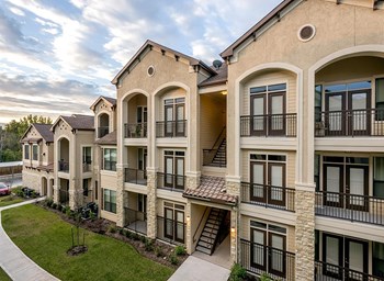 Valencia Place building view