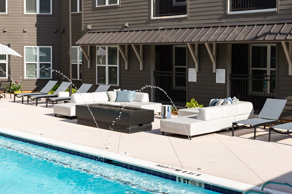 A pool with a fountain in the middle of it.