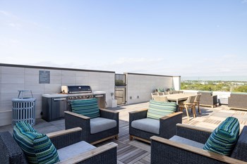 Rooftop lounge with grilling station - Photo Gallery 11