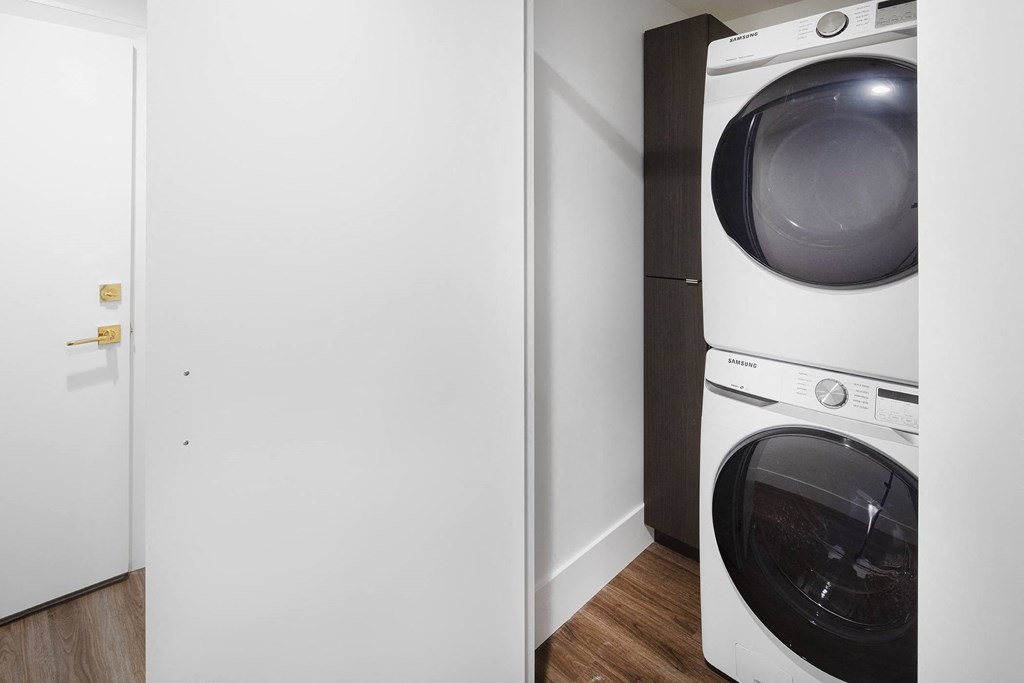 Full-size washer and dryer at The Fitz, Portland, Oregon