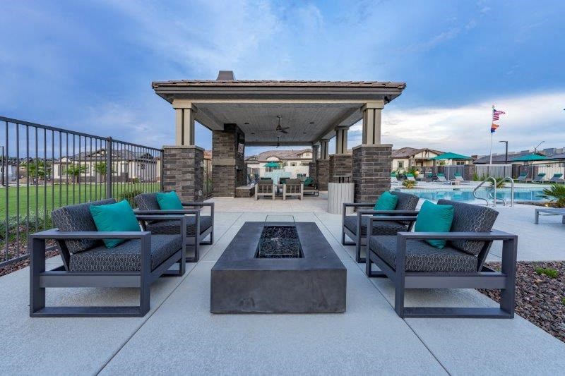 Lounge seating with firepit