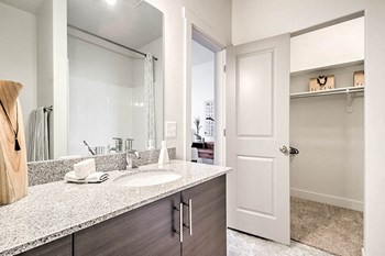 Model unit bathroom - Photo Gallery 3