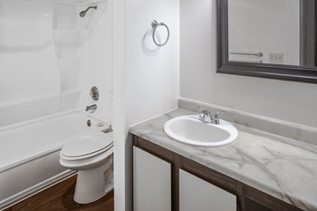 Bathroom With Bathtub Bathroom With Bathtub at Veri at Timberhill, Corvallis, 97330 - Photo Gallery 5