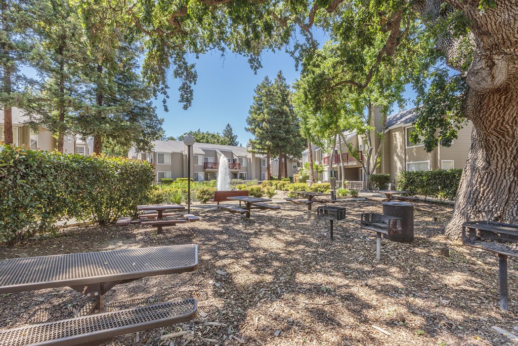 Grilling area at Wood Creek Apartments, California