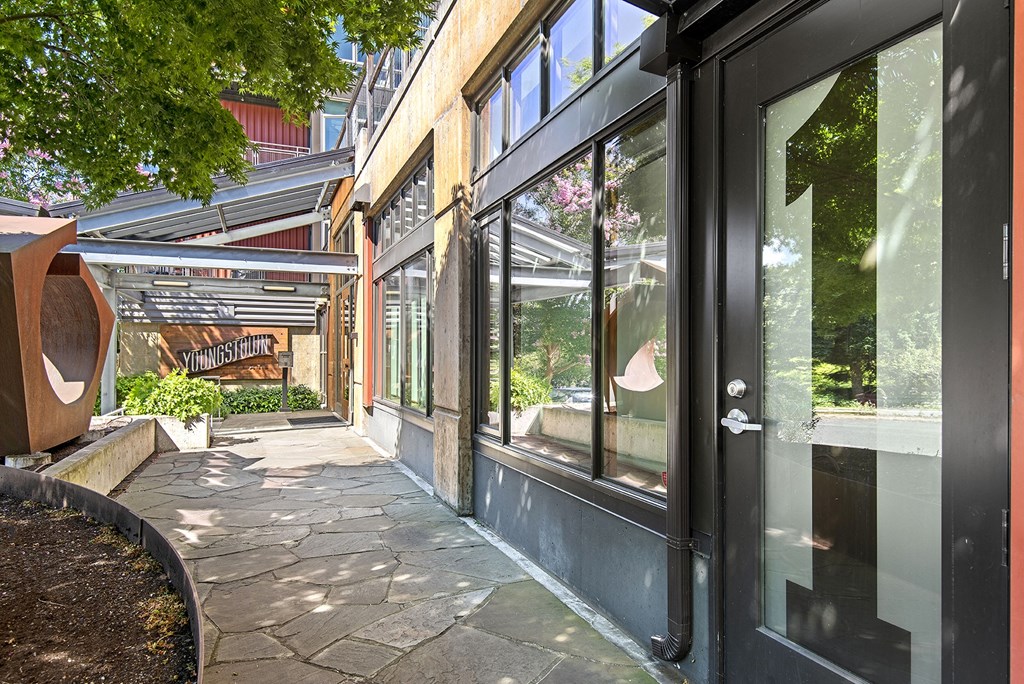 a view of the outside of the building from the sidewalk