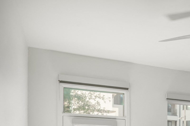 Living room with door - Photo Gallery 3