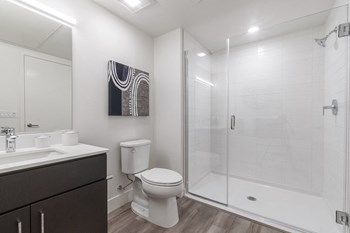 bathroom showing toilet and walk in shower - Photo Gallery 6