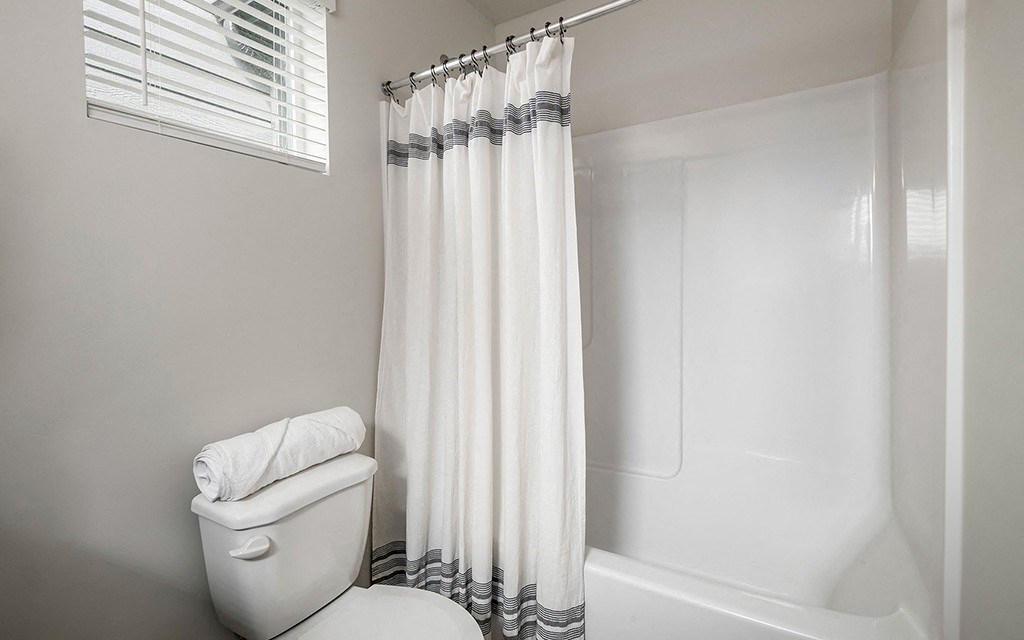 Bathroom and Tub at Banner Hill, Bluffdale, UT