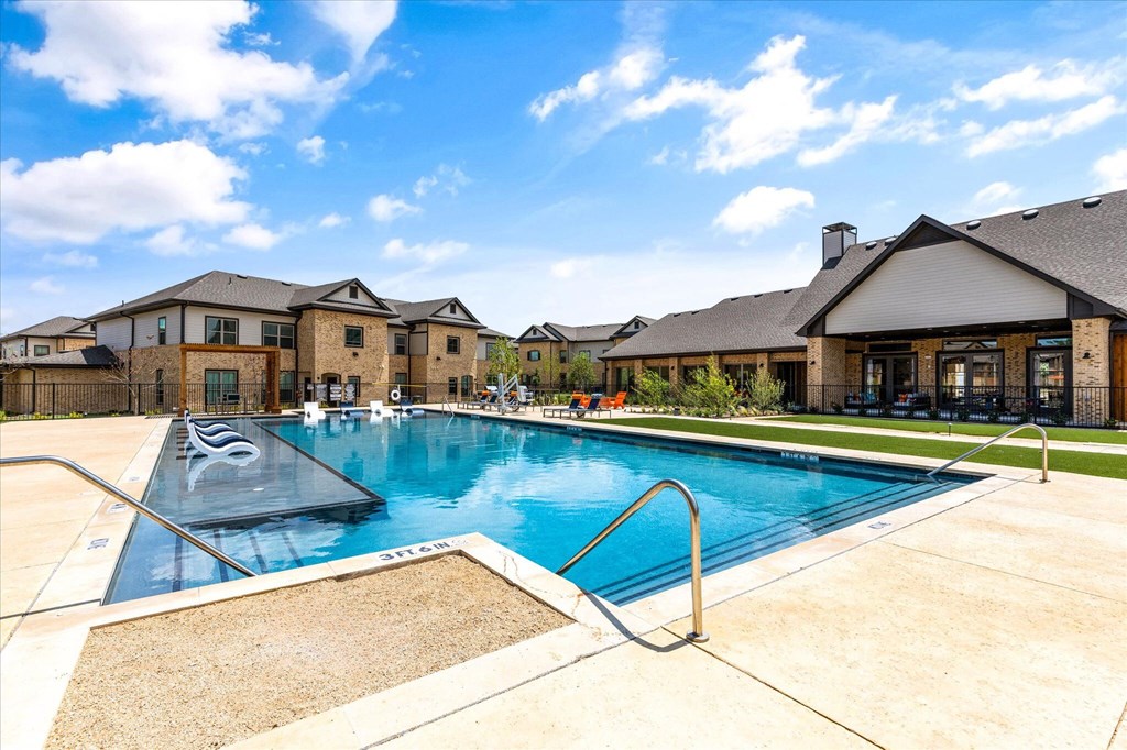 resort style swimming pool