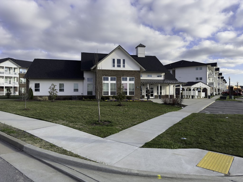 Exterior of The Fitzroy at Lebanon Leasing Office