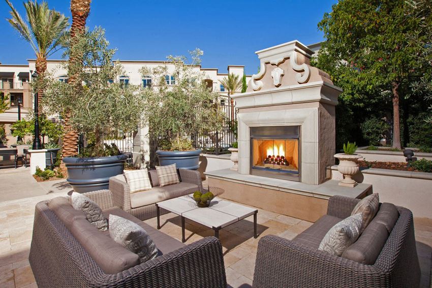 fire pit lounge - Photo Gallery 1