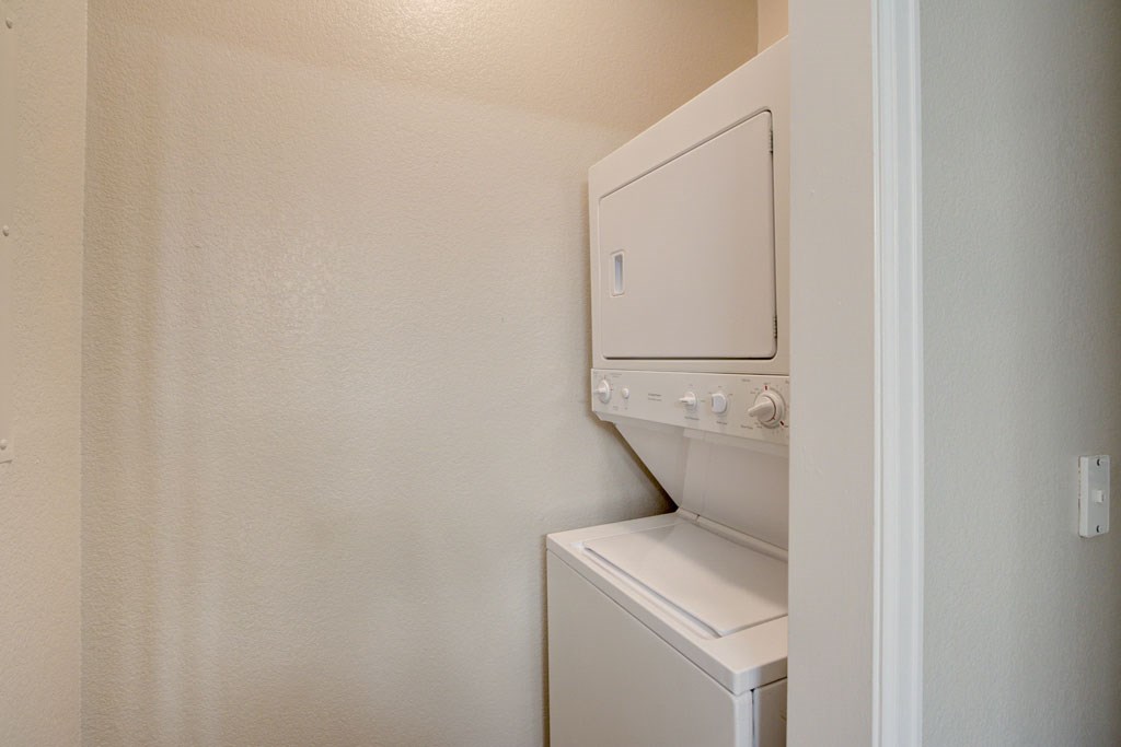 washer and dryer combo in apartment unit in fort collins colorado