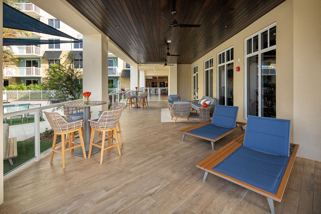 outdoor covered lounge