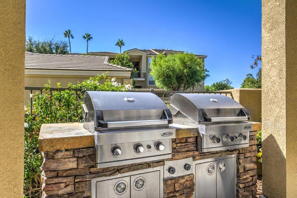 Barbecue Stations with Dining Area  at Stone Canyon Apartments, Riverside, California