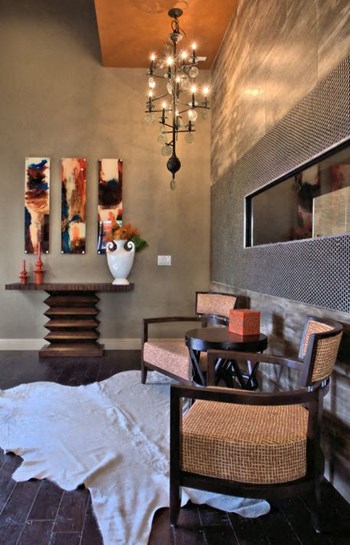 Resident lounge with seating area - Photo Gallery 5