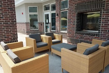 Outdoor seating - Photo Gallery 22
