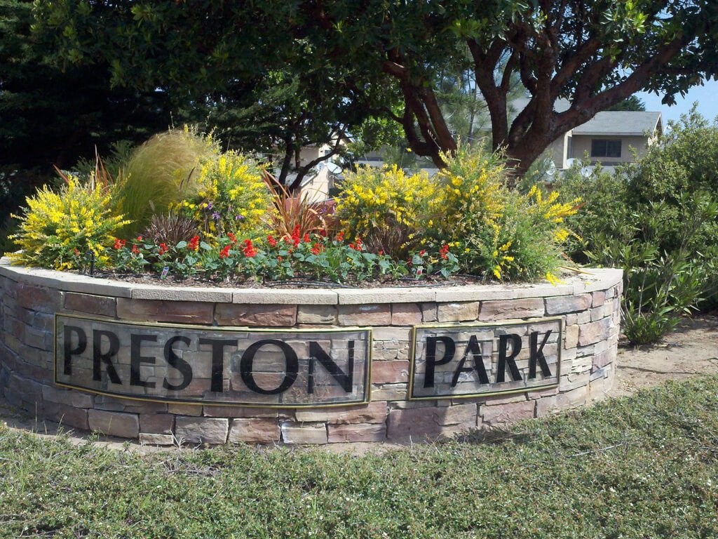 Monument sign of community