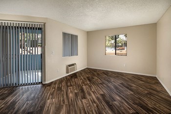 Living Room - Photo Gallery 8