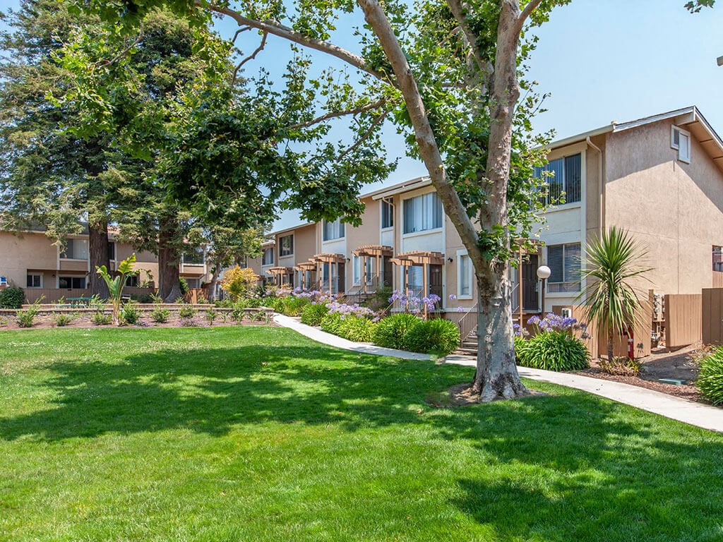Landing at Capitol Exterior