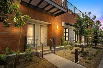 240 W Osborn Road Studio-3 Beds Apartment for Rent - Photo Gallery 3