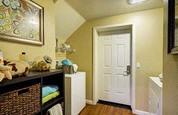 Full-Size Washer/Dryer in Unit