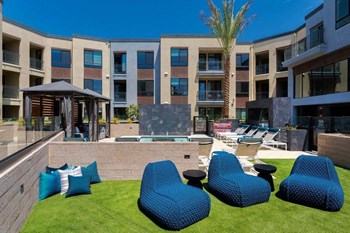 Outside Lounge Outside Lounge - Photo Gallery 4