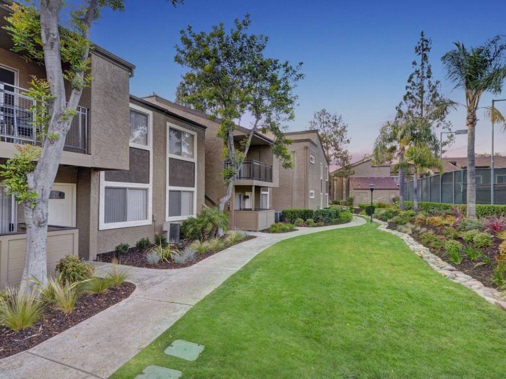 Lush Landscaping at Park Pointe, 2450 Hilton Head Place, CA
